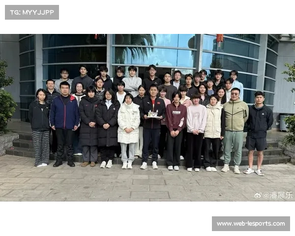 郑坤良凭潘展乐突破性成就入围国际泳联年度教练奖候选名单 郑坤良凭潘展乐突破性成就入围国际泳联年度教练奖候选名单