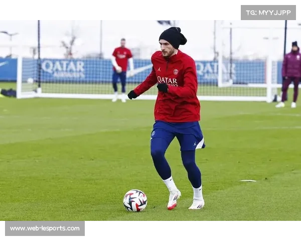 巴黎圣日耳曼前锋克瓦拉茨赫利亚恢复训练，出战欧冠关键战成疑